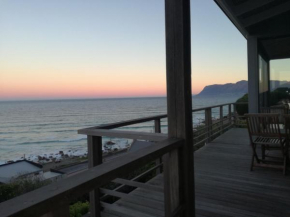  Seaview Apartment in Muizenberg  Мюзенберг